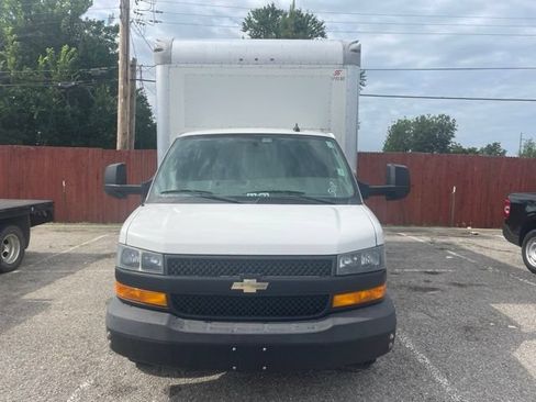 Used 2019 Chevrolet Express 3500 RWD image 2
