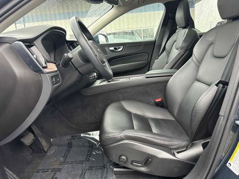 Used 2021 Volvo XC60 T5 Momentum w/ Advanced Package image 19