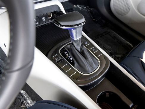 Used 2025 Hyundai Kona SEL image 18