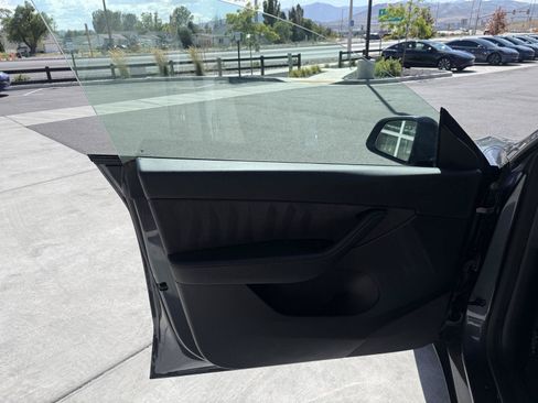 Used 2022 Tesla Model Y Performance AWD/4WD image 11