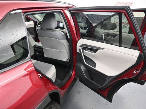 Used 2020 Toyota RAV4 Limited image 28