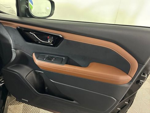 Used 2025 Subaru Forester Touring w/ Protection Package image 35