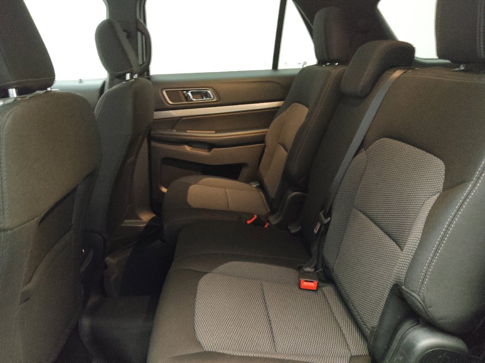 Used 2018 Ford Explorer XLT w/ Equipment Group 201A AWD/4WD image 18