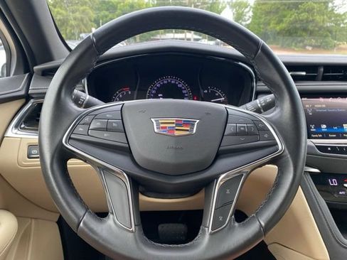 Used 2019 Cadillac XT5 FWD image 23