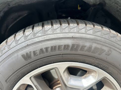 Used 2019 Jeep Cherokee Trailhawk w/ Cold Weather Group AWD/4WD image 11