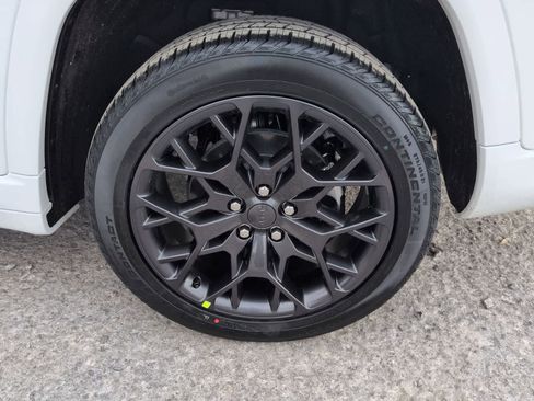 New 2025 Jeep Grand Cherokee L Summit image 13