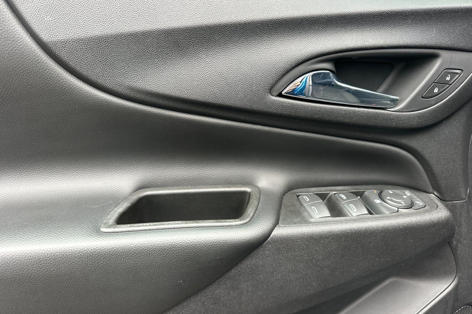 Used 2020 Chevrolet Equinox LT FWD image 11