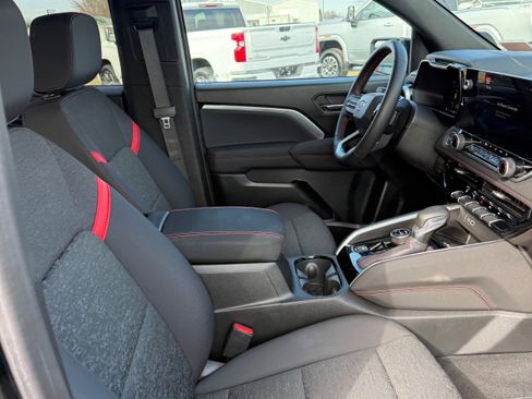 Used 2024 Chevrolet Colorado Z71 w/ Z71 Convenience Package 2 image 10