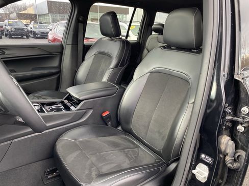 Used 2023 Jeep Grand Cherokee Altitude image 22