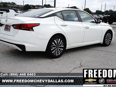 Used 2025 Nissan Altima 2.5 SV FWD image 37