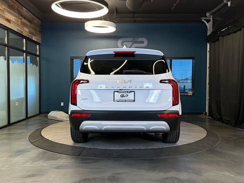 Used 2022 Kia Telluride LX AWD/4WD image 4