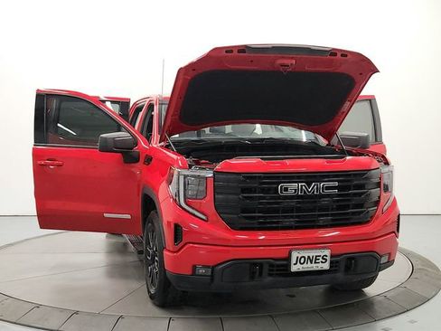 Used 2024 GMC Sierra 1500 Elevation w/ LPO, Elevation Black Package AWD/4WD image 10