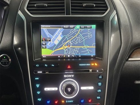 Used 2016 Ford Explorer Platinum image 25