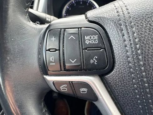 Used 2016 Toyota Highlander XLE FWD image 12
