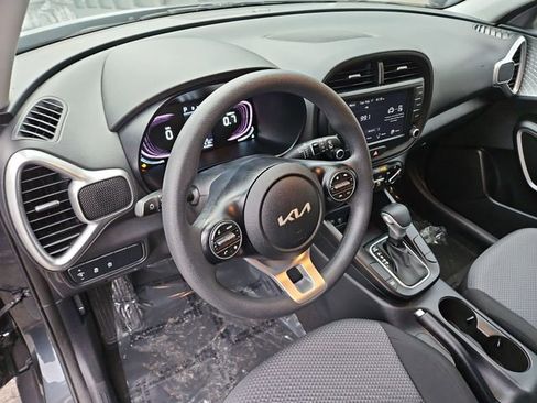 Used 2023 Kia Soul LX image 10