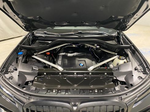 Used 2024 BMW X7 xDrive40i w/ M Sport Package image 33