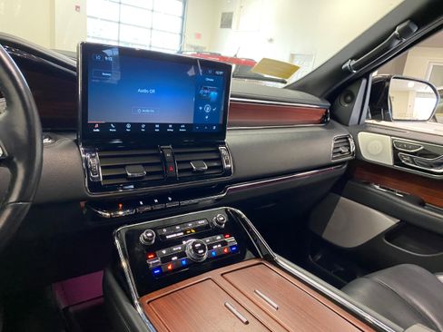 Certified 2023 Lincoln Navigator L Reserve image 13