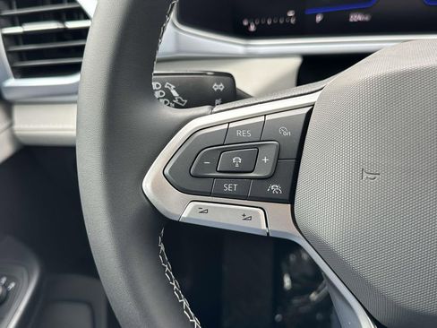 New 2025 Volkswagen Taos SE AWD/4WD image 17