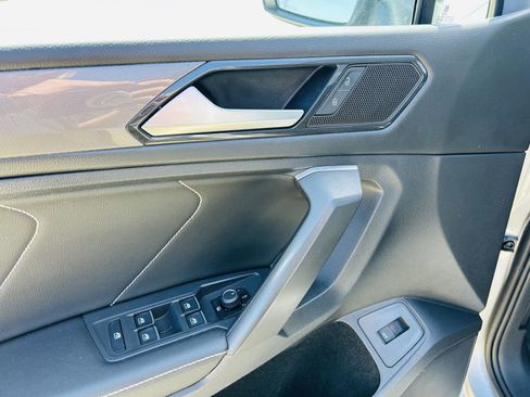 Used 2022 Volkswagen Tiguan SE image 12