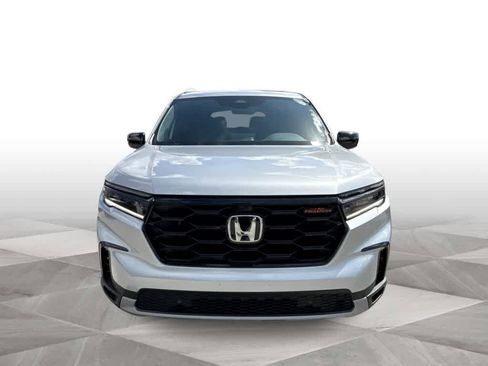 Used 2025 Honda Pilot TrailSport image 3