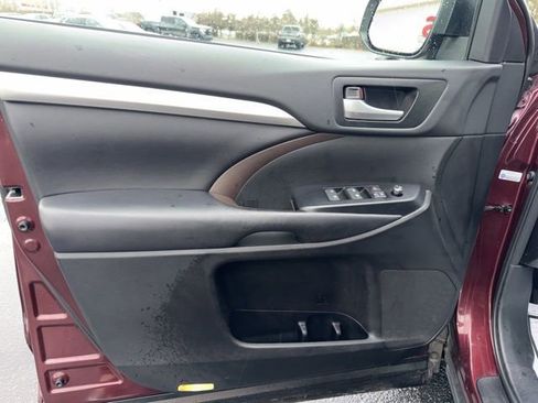 Used 2018 Toyota Highlander XLE image 13