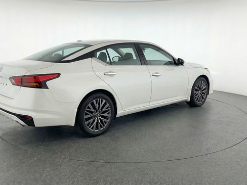 Used 2025 Nissan Altima 2.5 SV image 9