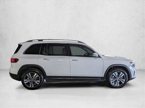 Certified 2025 Mercedes-Benz GLB 250 4MATIC image 7
