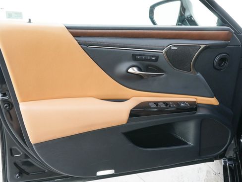 Used 2025 Lexus ES 350 w/ Luxury Package FWD image 19