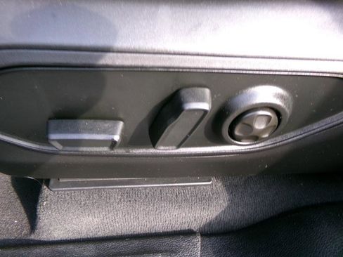 Used 2023 Jeep Grand Cherokee Laredo image 13