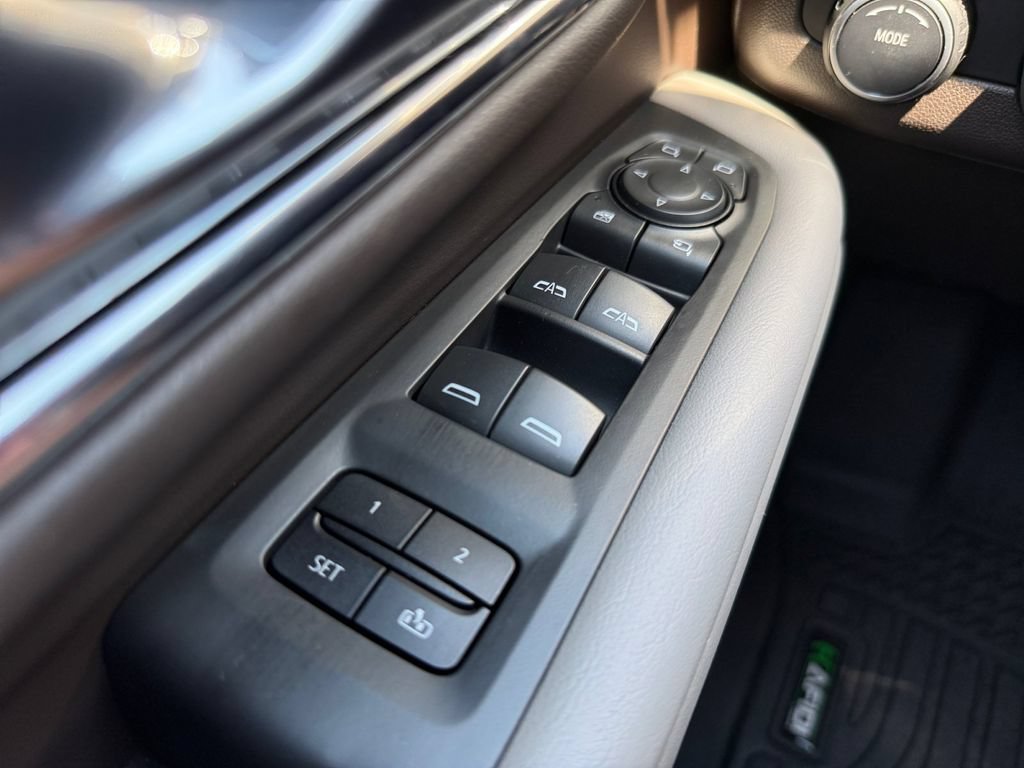 Used 2023 Chevrolet Tahoe Z71 w/ Luxury Package AWD/4WD image 26