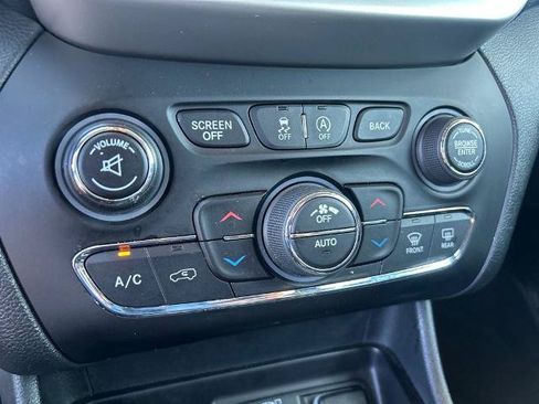 Used 2018 Jeep Cherokee Trailhawk w/ Quick Order Package 27L AWD/4WD image 22