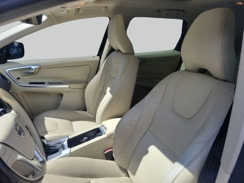 Used 2016 Volvo XC60 T5 Premier w/ Proximity Package FWD image 22