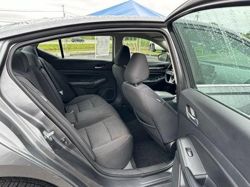 Used 2022 Nissan Altima 2.5 SV AWD/4WD image 18