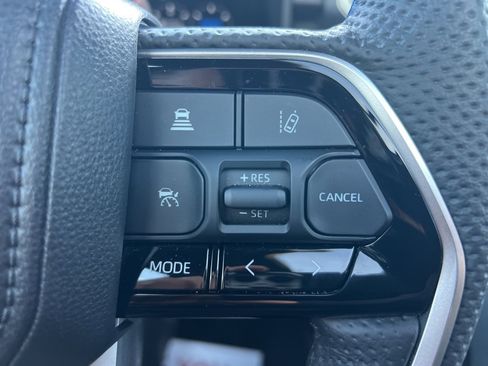 Certified 2025 Toyota Sequoia Platinum image 34