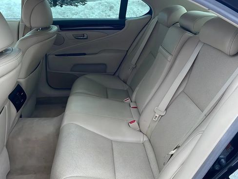 Used 2016 Lexus LS 460 w/ Comfort Package RWD image 15