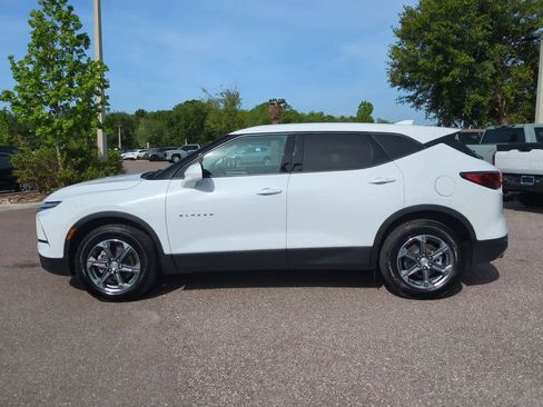 Used 2025 Chevrolet Blazer LT FWD image 3
