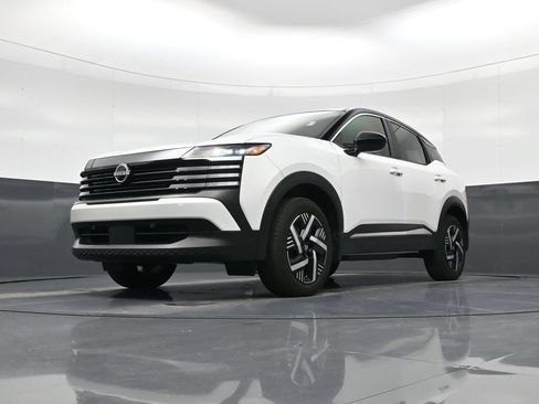 Certified 2025 Nissan Kicks SV FWD image 21