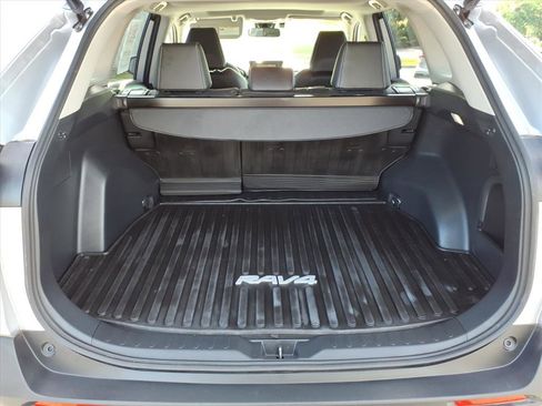 Used 2022 Toyota RAV4 XLE Premium AWD/4WD image 10