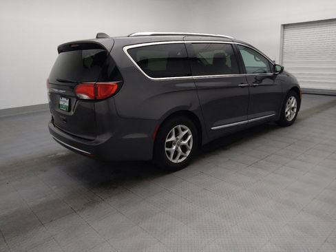 Used 2018 Chrysler Pacifica Touring-L w/ Tire & Wheel Group FWD image 10