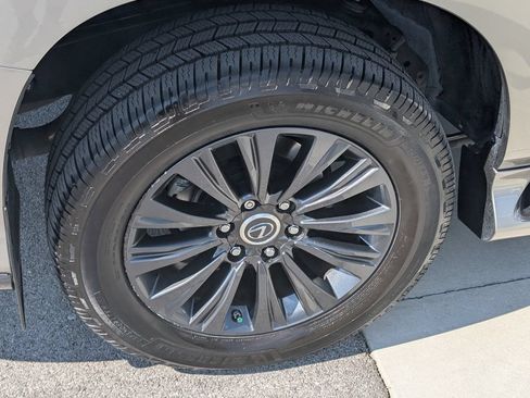 Used 2023 Lexus GX 460 Luxury w/ Sport Design Package AWD/4WD image 24