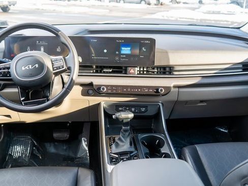 Used 2025 Kia Carnival EX image 20