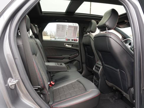 Used 2022 Ford Edge ST-Line w/ Class II Trailer Tow Package image 33