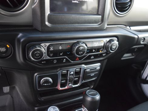 Used 2021 Jeep Gladiator Sport AWD/4WD image 12