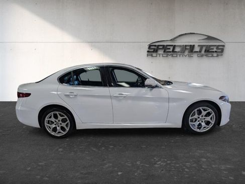 Used 2020 Alfa Romeo Giulia Ti w/ Active Blind Spot Package AWD/4WD image 11