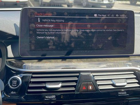 Used 2021 BMW 530i xDrive w/ Premium Package image 23