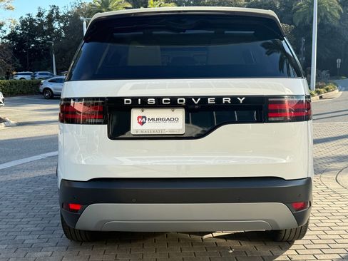 Used 2025 Land Rover Discovery S image 10
