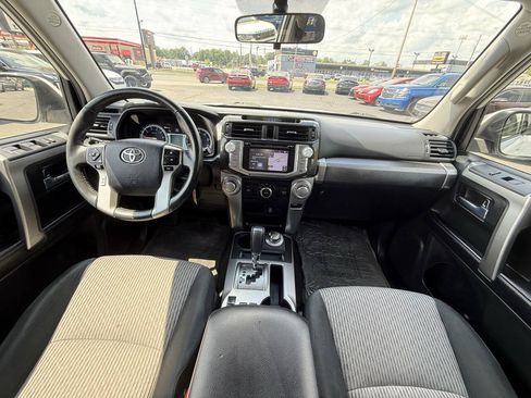 Used 2017 Toyota 4Runner SR5 AWD/4WD image 28