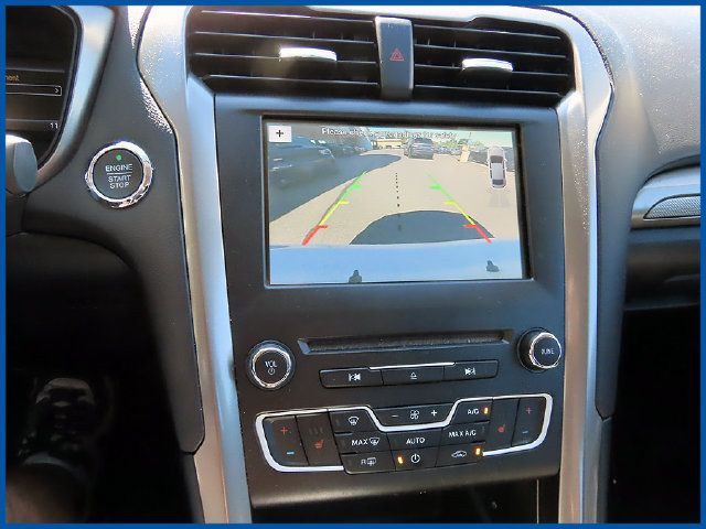 Used 2018 Ford Fusion SE w/ Fusion SE Technology Package FWD image 19