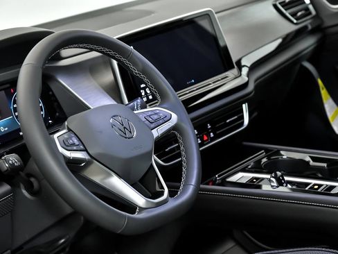 Certified 2026 Volkswagen Atlas Cross Sport SE w/ Panoramic Sunroof Package AWD/4WD image 10