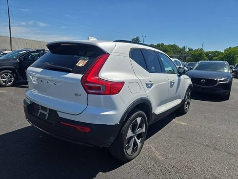 Used 2023 Volvo XC40 B4 Ultimate FWD image 3